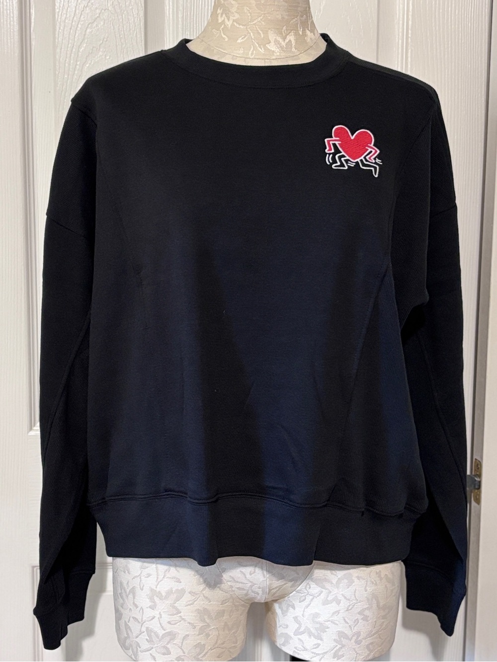 NWT Keith Haring Black Heart Graphic Crewneck Sweatshirt Size L Pop Art